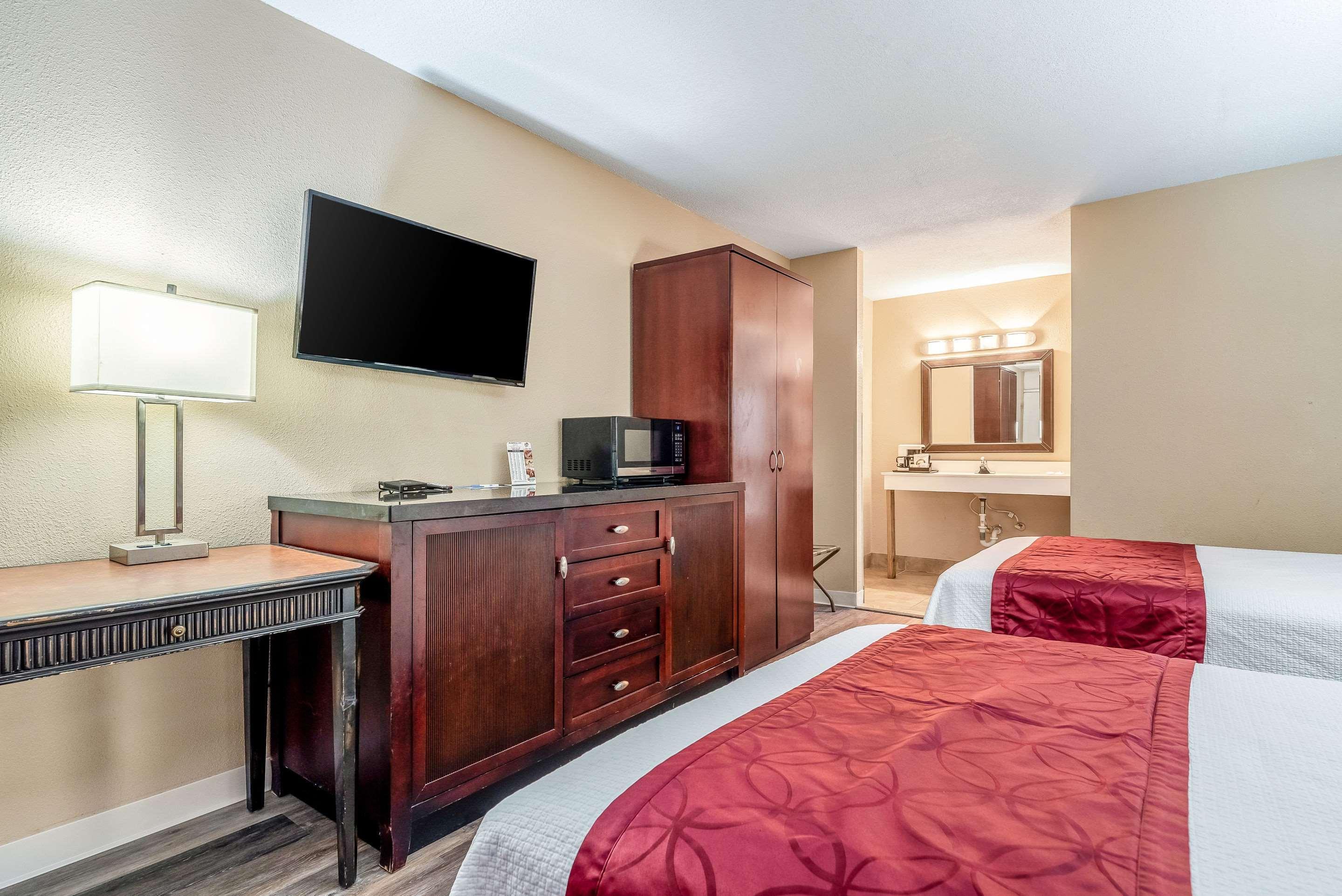 Rodeway Inn Bushnell Bagian luar foto