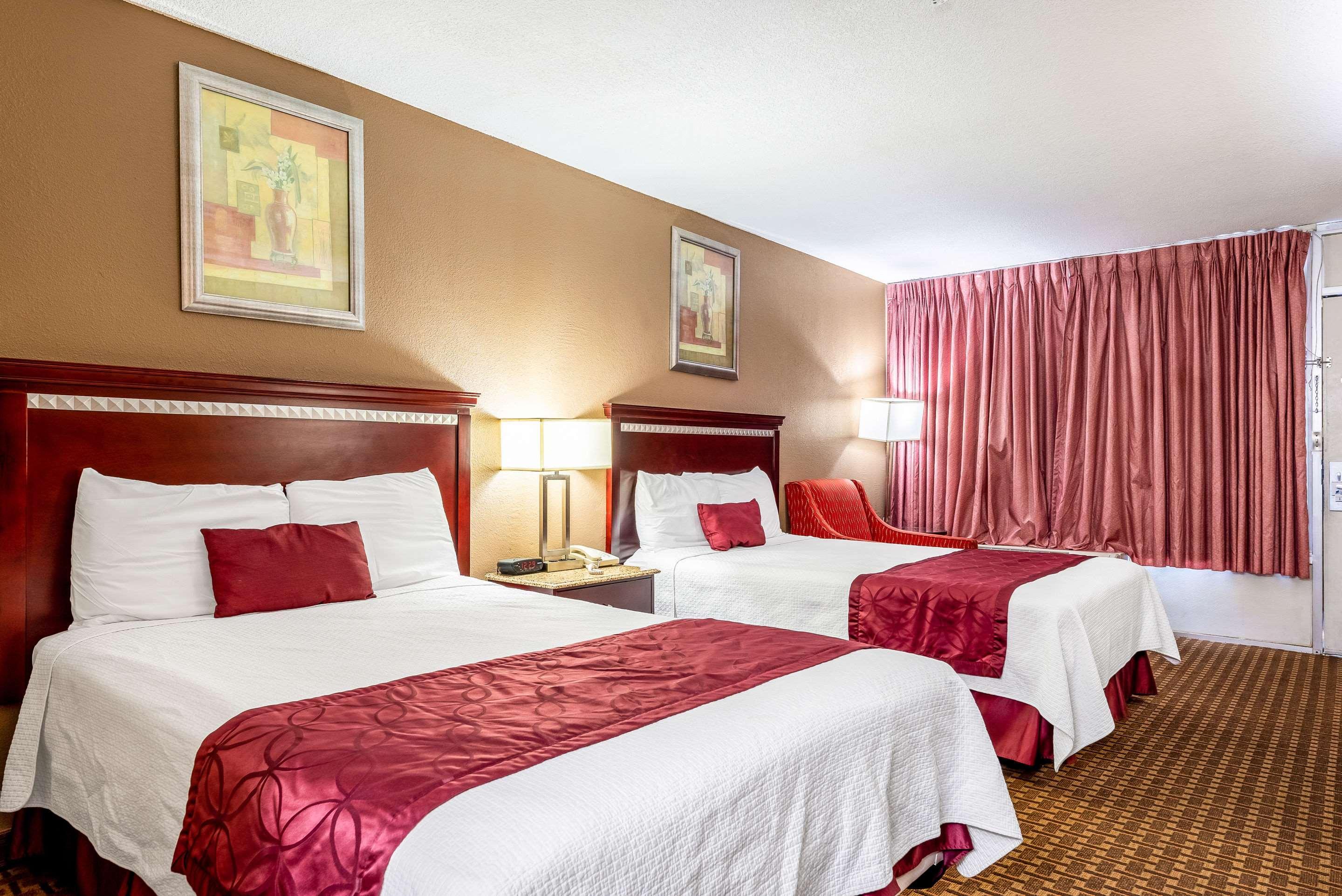 Rodeway Inn Bushnell Bagian luar foto