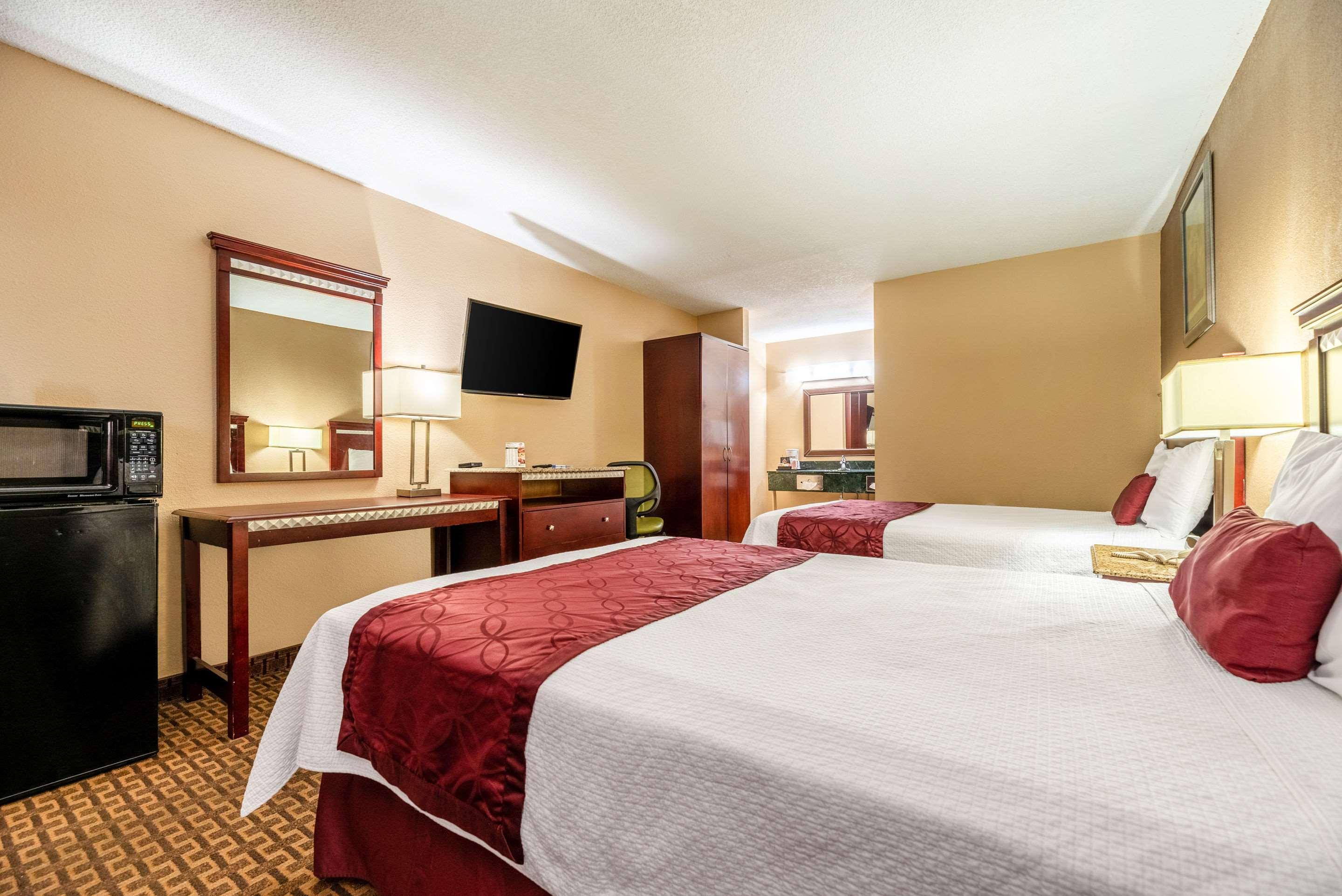 Rodeway Inn Bushnell Bagian luar foto