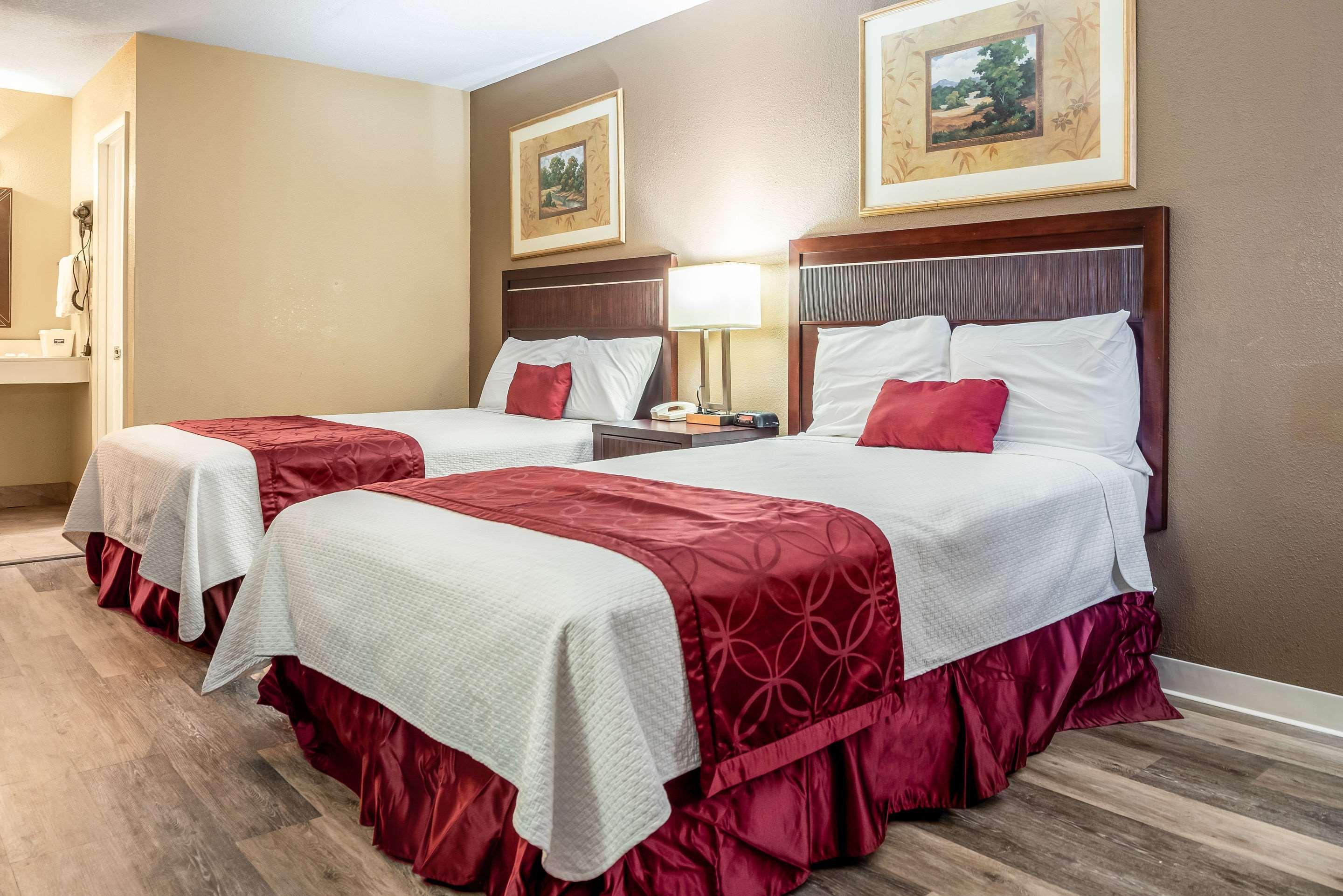 Rodeway Inn Bushnell Bagian luar foto