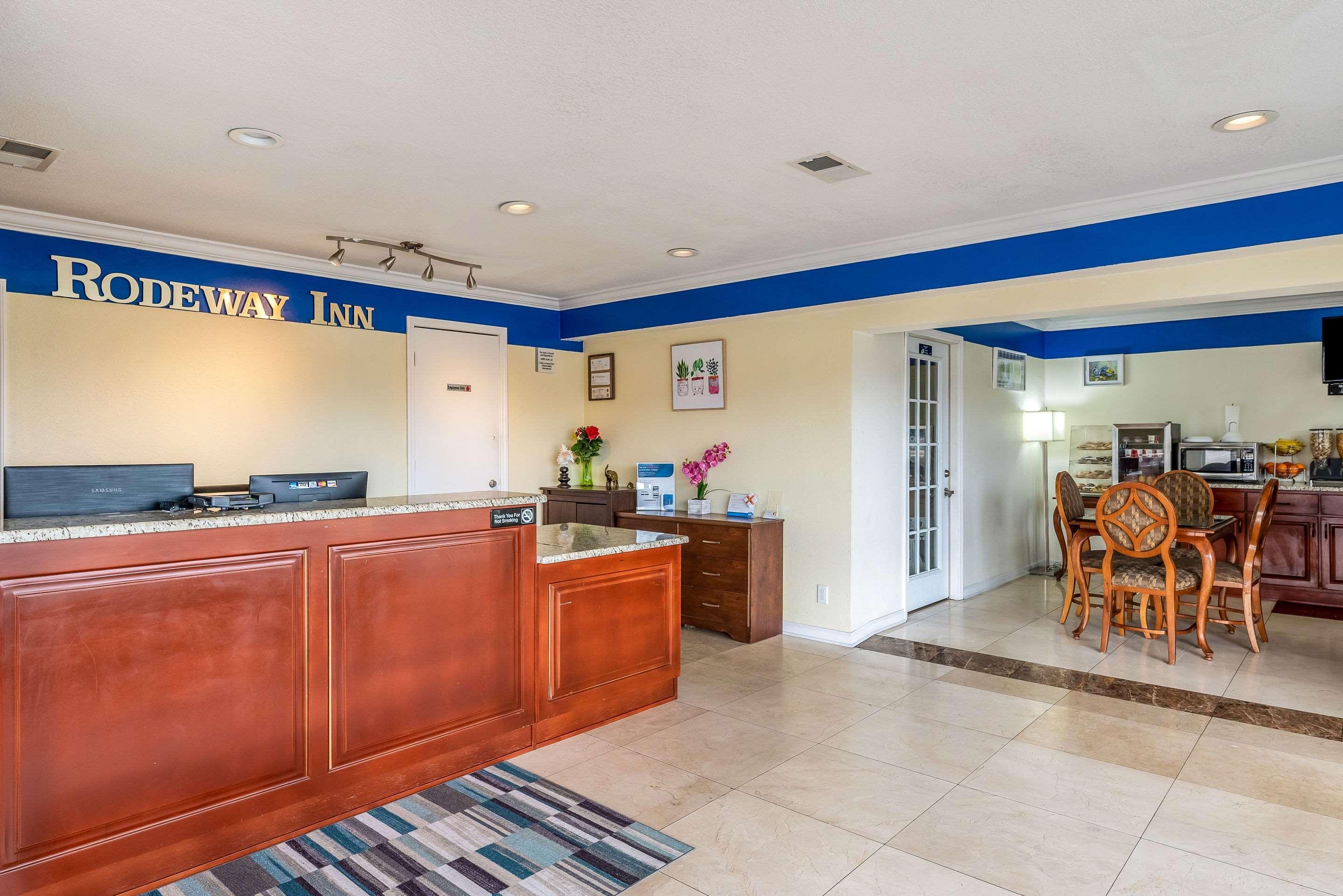 Rodeway Inn Bushnell Bagian luar foto