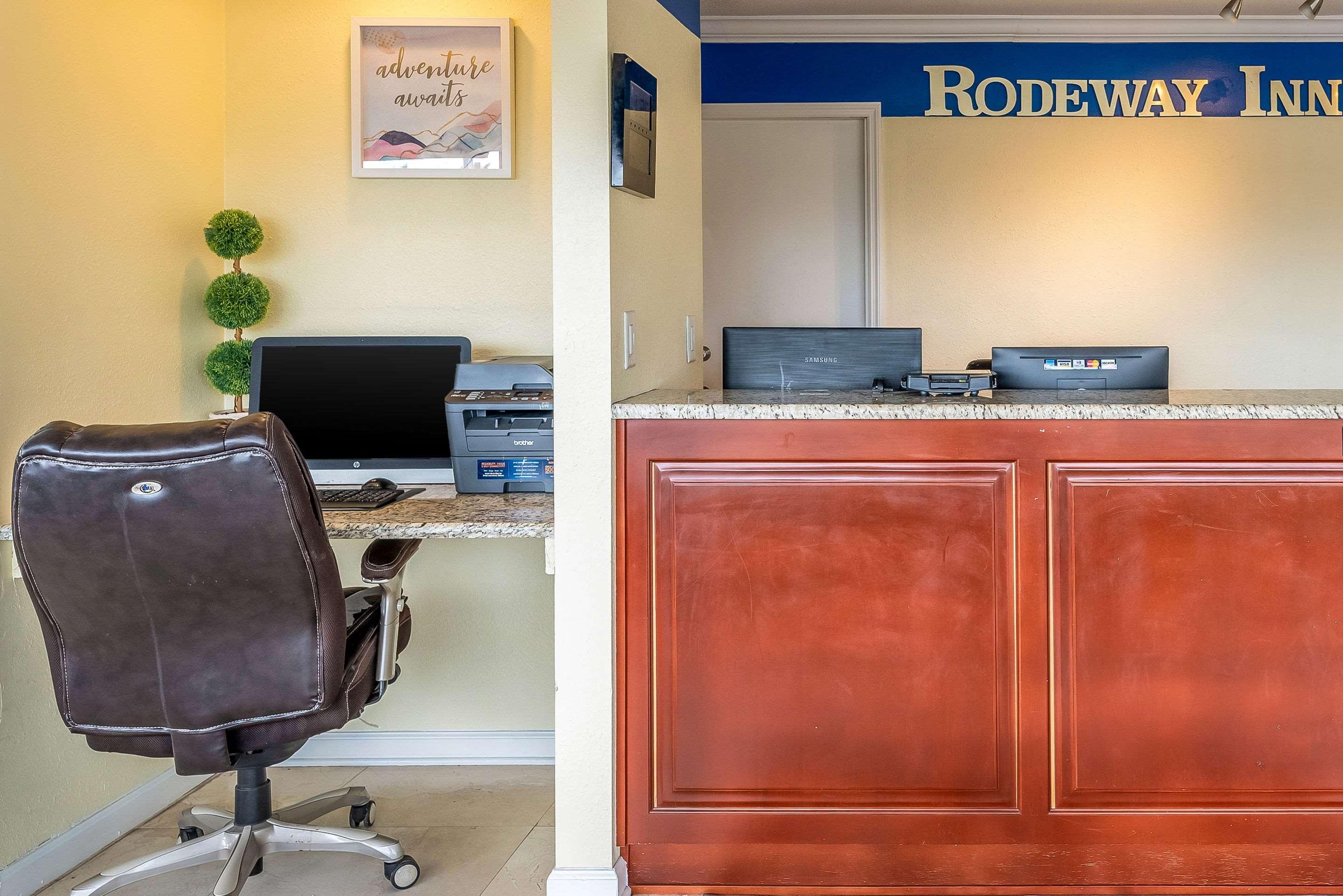 Rodeway Inn Bushnell Bagian luar foto