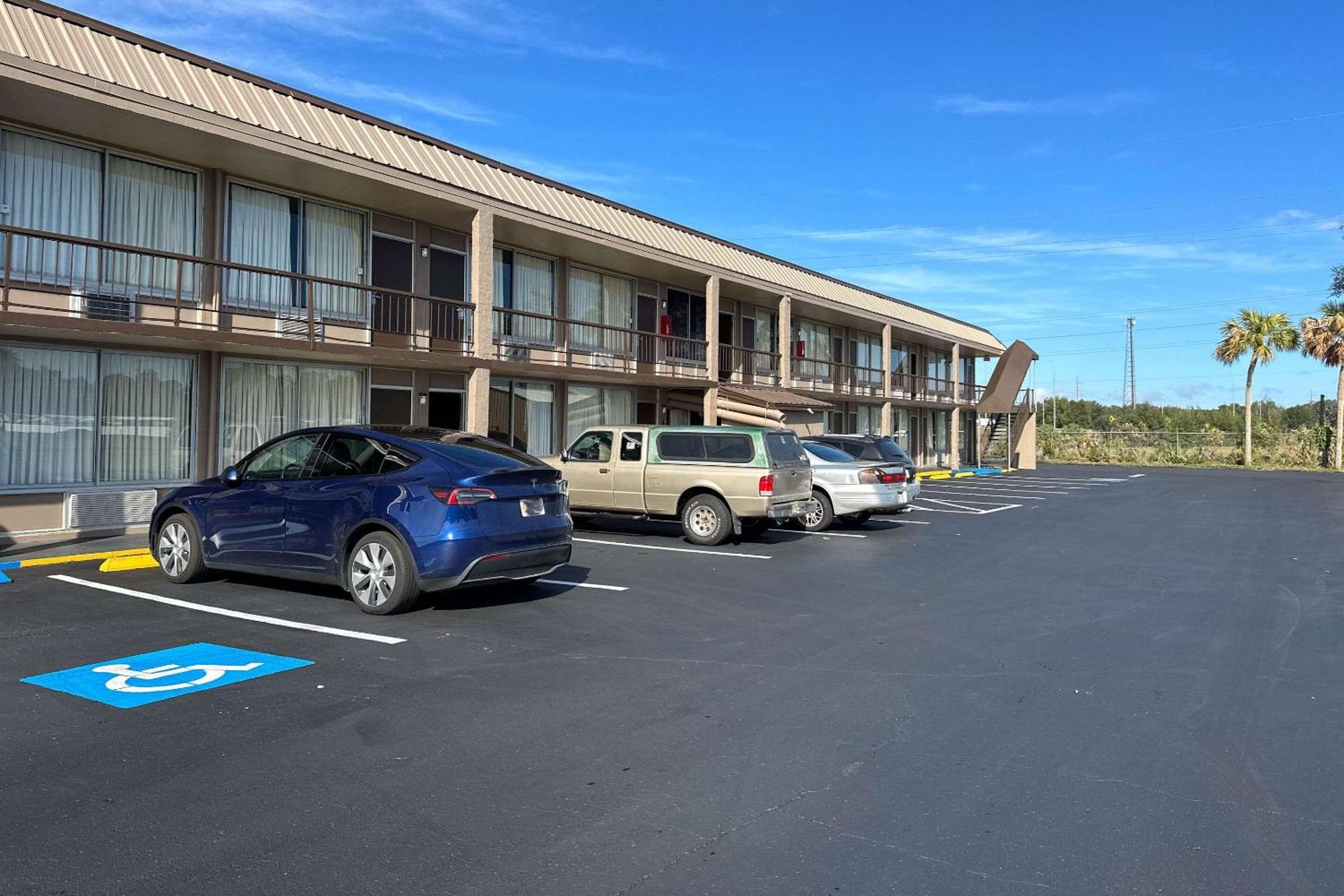 Rodeway Inn Bushnell Bagian luar foto