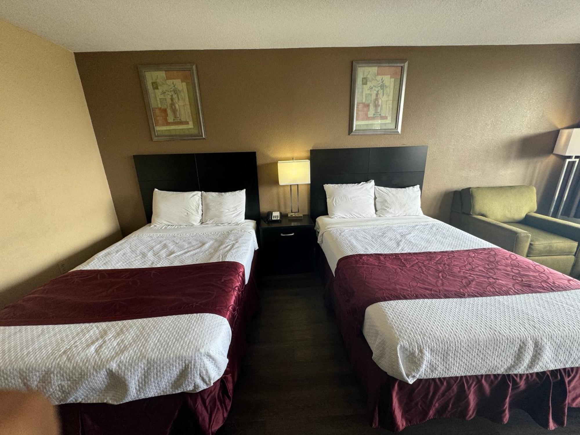 Rodeway Inn Bushnell Bagian luar foto