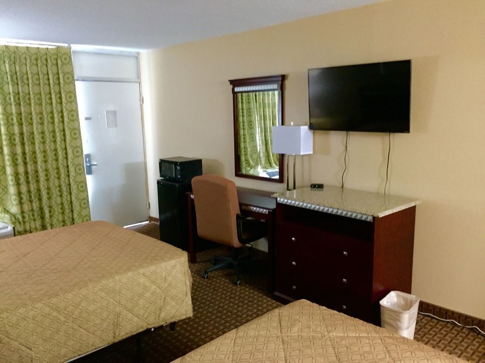 Rodeway Inn Bushnell Bagian luar foto