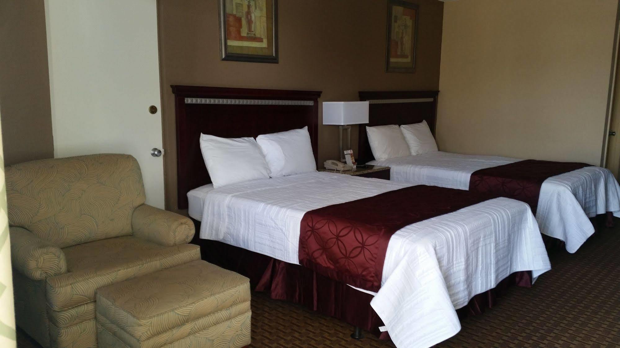 Rodeway Inn Bushnell Bagian luar foto