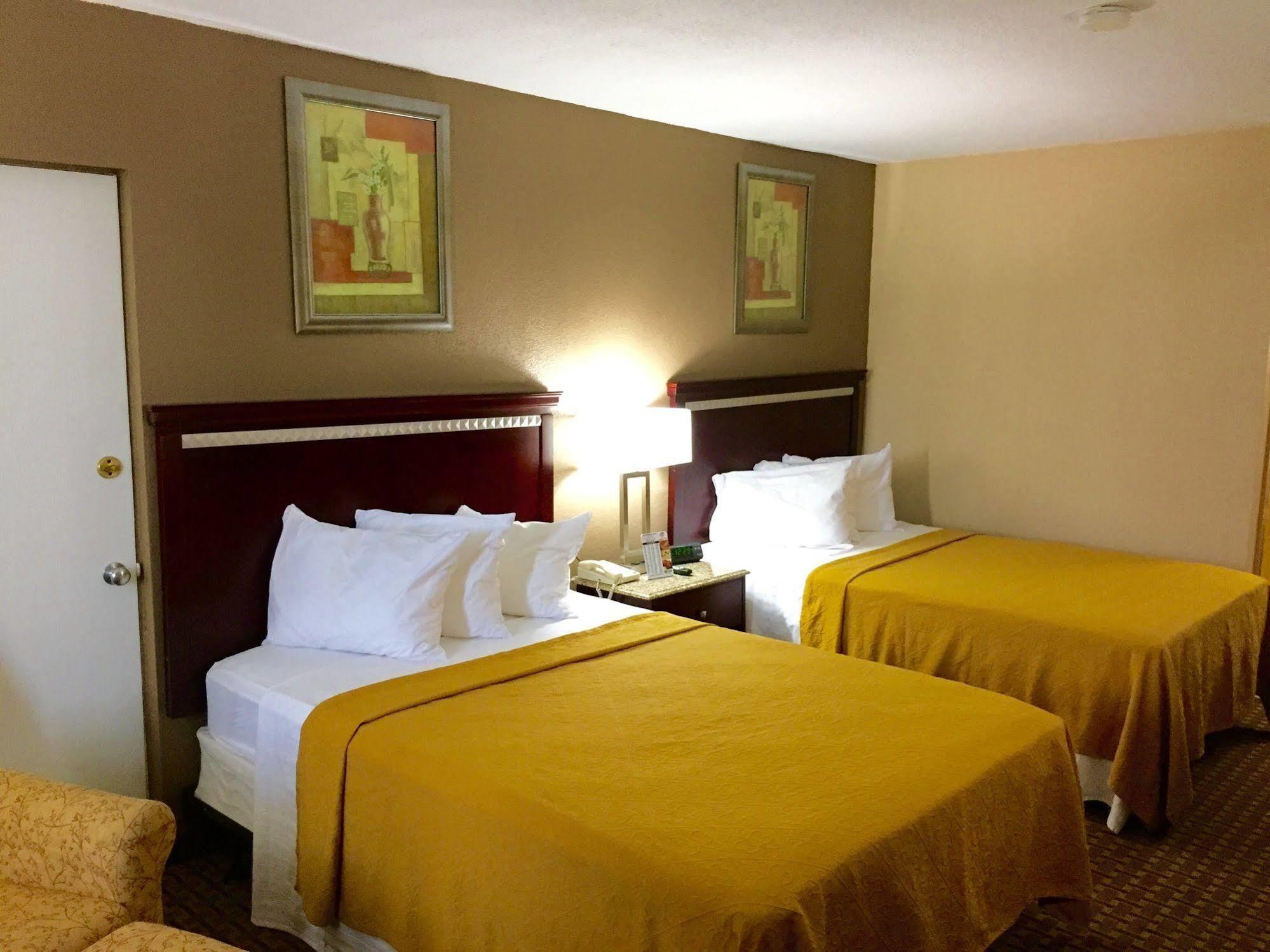 Rodeway Inn Bushnell Bagian luar foto