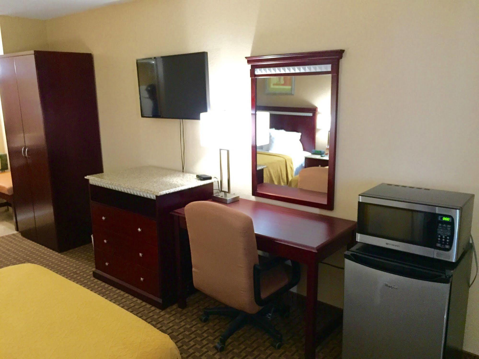 Rodeway Inn Bushnell Bagian luar foto