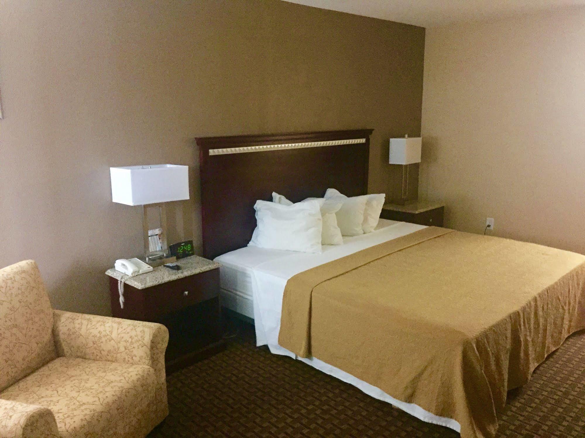 Rodeway Inn Bushnell Bagian luar foto