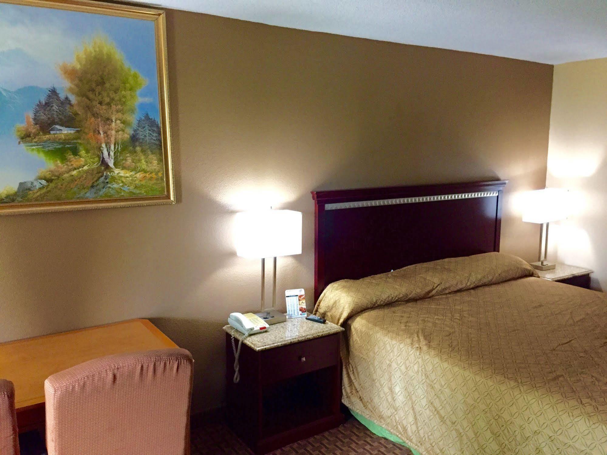 Rodeway Inn Bushnell Bagian luar foto