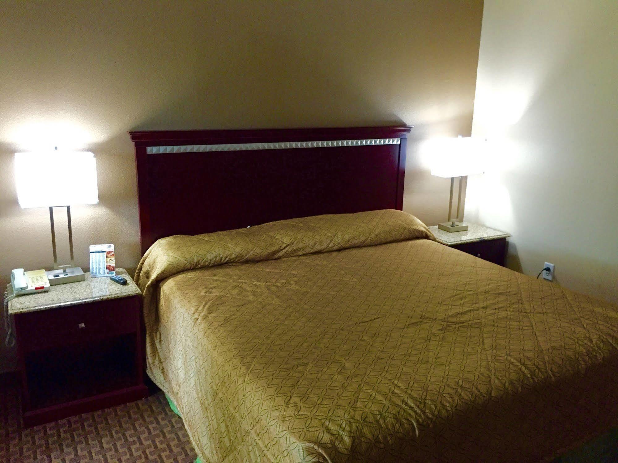 Rodeway Inn Bushnell Bagian luar foto
