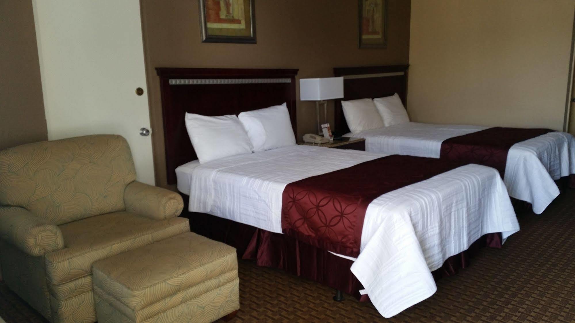 Rodeway Inn Bushnell Bagian luar foto