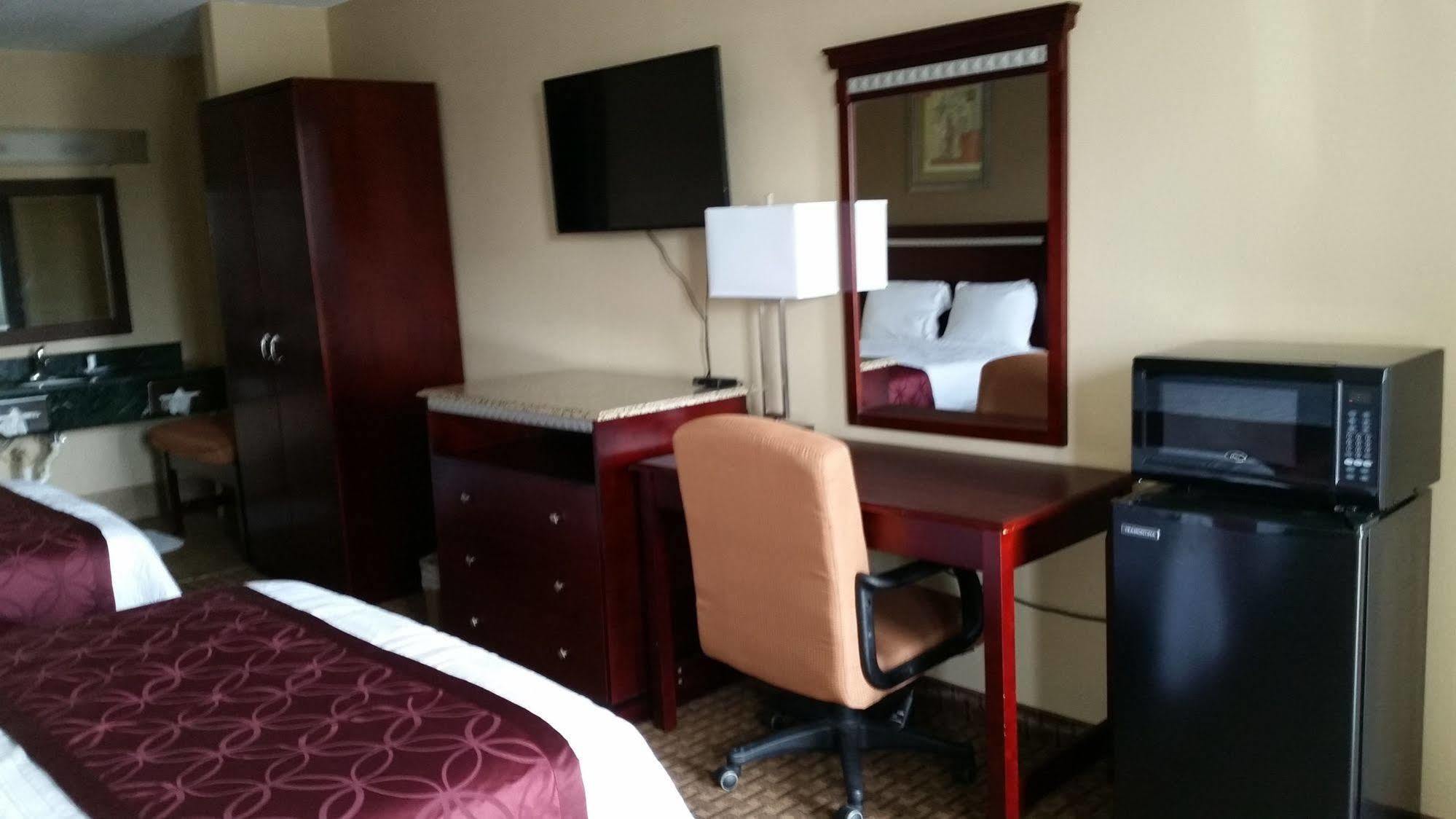 Rodeway Inn Bushnell Bagian luar foto