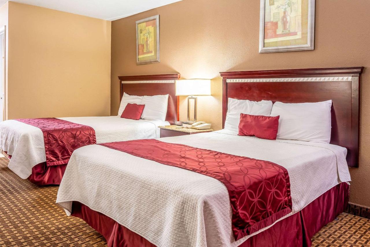 Rodeway Inn Bushnell Bagian luar foto