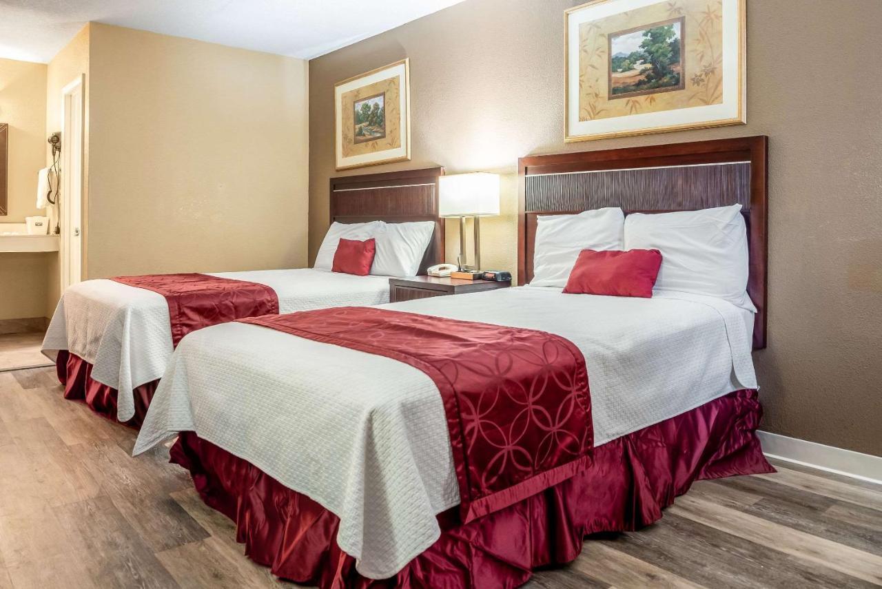 Rodeway Inn Bushnell Bagian luar foto